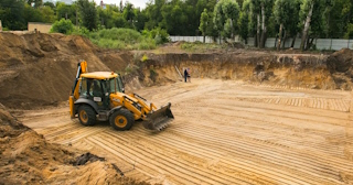 Разработка котлована Нягань стоимость за от 566 руб. м3 - заказать работы по копке и рытью котлованов | траншей